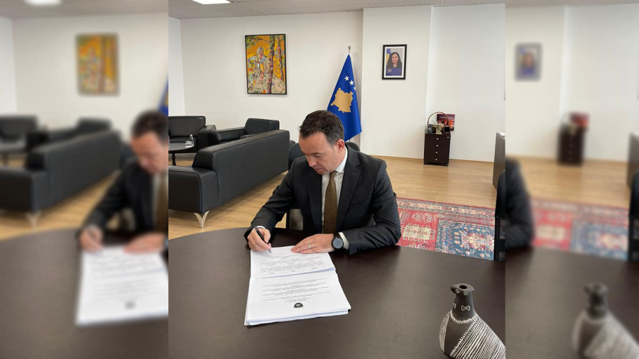 Ministri Faton Peci Nënshkruan Udhëzimin Administrativ për kushtet dhe kërkesat teknike që duhet plotësuar nga strehimoret e kafshëve shoqëruese